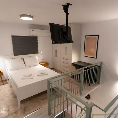 Sunlit Central Loft * Kalamata