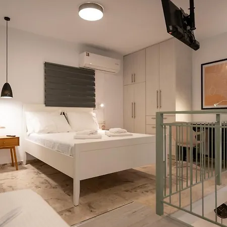 Sunlit Loft Daire Kalamata
